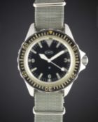 A VERY RARE GENTLEMAN'S STAINLESS STEEL MILITARY ISSUED CWC AUTOMATIC DIVERS WRIST WATCH DATED 1984,