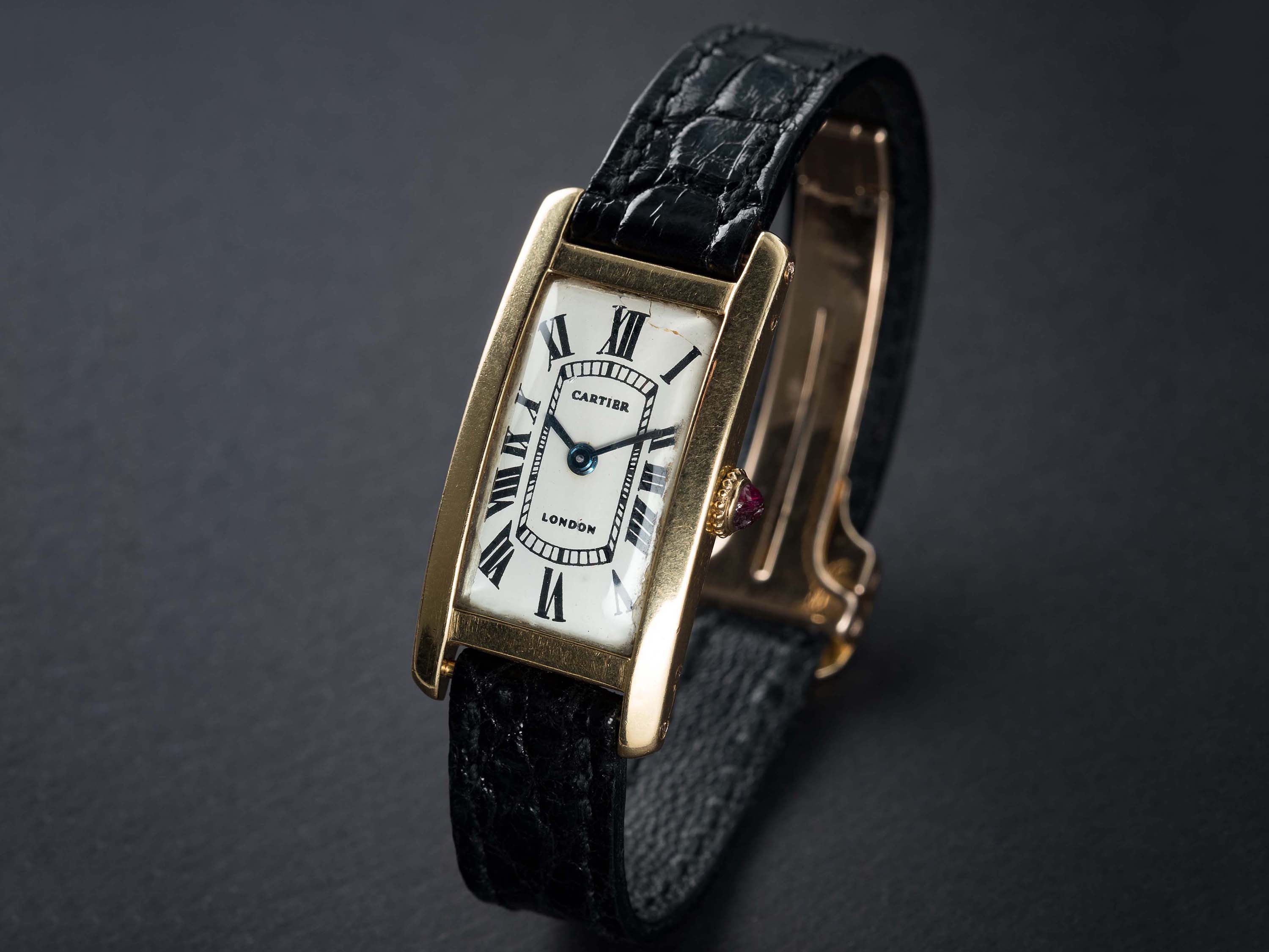 A VERY RARE 18K SOLID GOLD CARTIER LONDON TANK RECTANGULAR WRIST WATCH CIRCA 1969, WITH LONDON