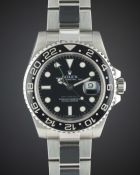 A GENTLEMAN'S STAINLESS STEEL ROLEX OYSTER PERPETUAL DATE GMT MASTER II BRACELET WATCH DATED 2007,