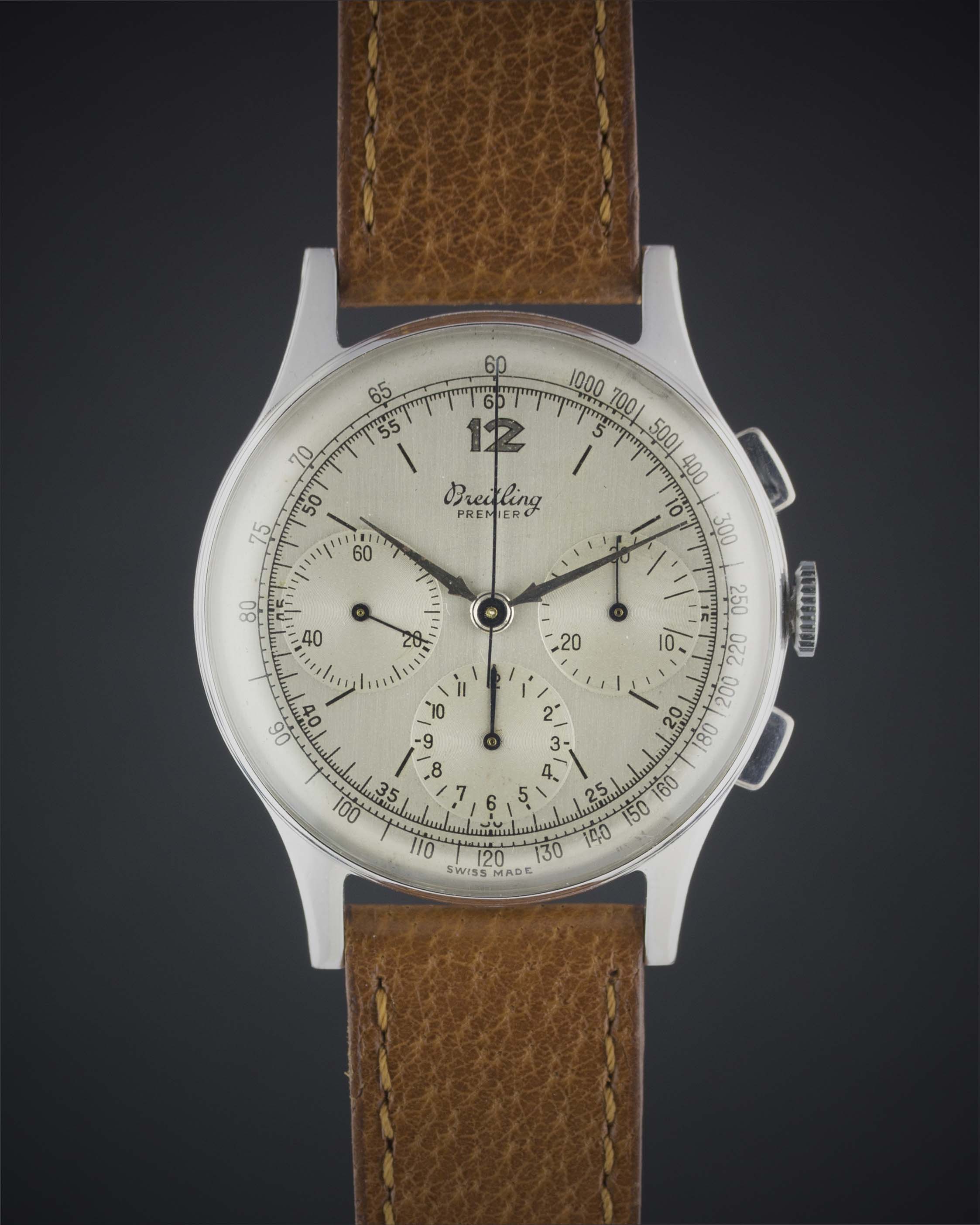 A RARE GENTLEMAN'S LARGE SIZE BREITLING PREMIER CHRONOGRAPH WRIST WATCH CIRCA 1946, REF. 734