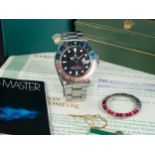 A RARE GENTLEMAN'S STAINLESS STEEL ROLEX OYSTER PERPETUAL DATE GMT MASTER BRACELET WATCH DATED 1974,