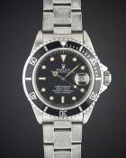 A GENTLEMAN'S STAINLESS STEEL ROLEX OYSTER PERPETUAL DATE SUBMARINER BRACELET WATCH DATED 1989, REF.