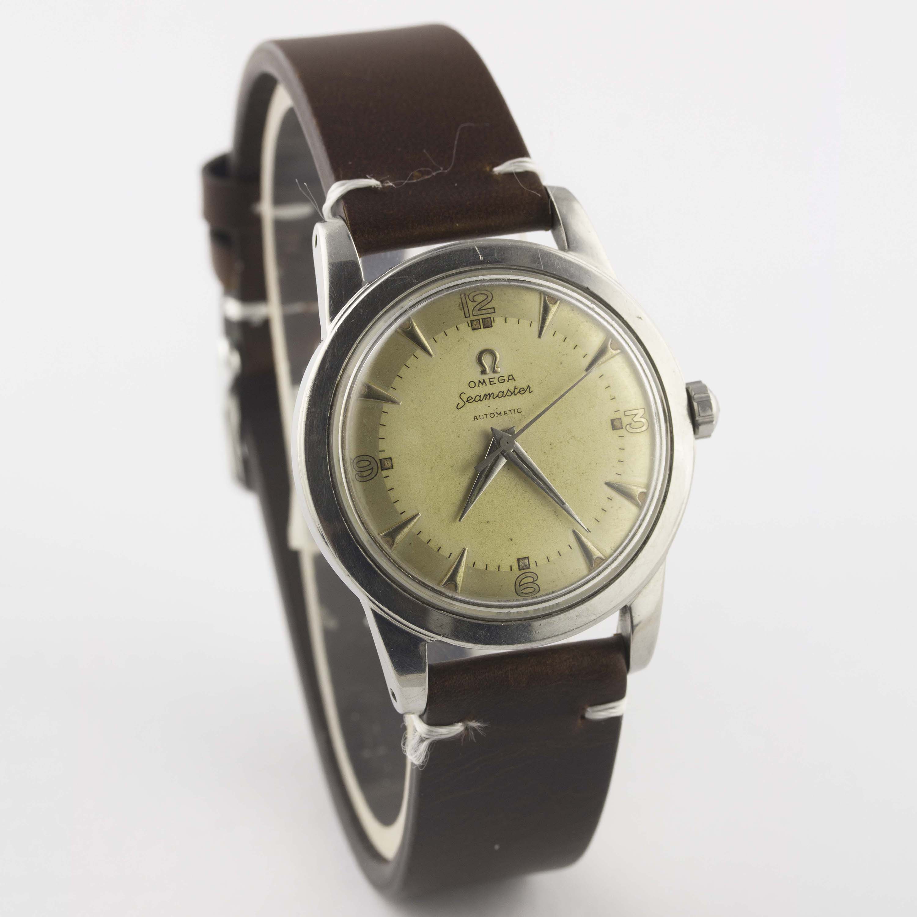 A GENTLEMAN'S STAINLESS STEEL OMEGA SEAMASTER AUTOMATIC WRIST WATCH CIRCA 1951, REF. C2577-2 WITH - Image 5 of 10