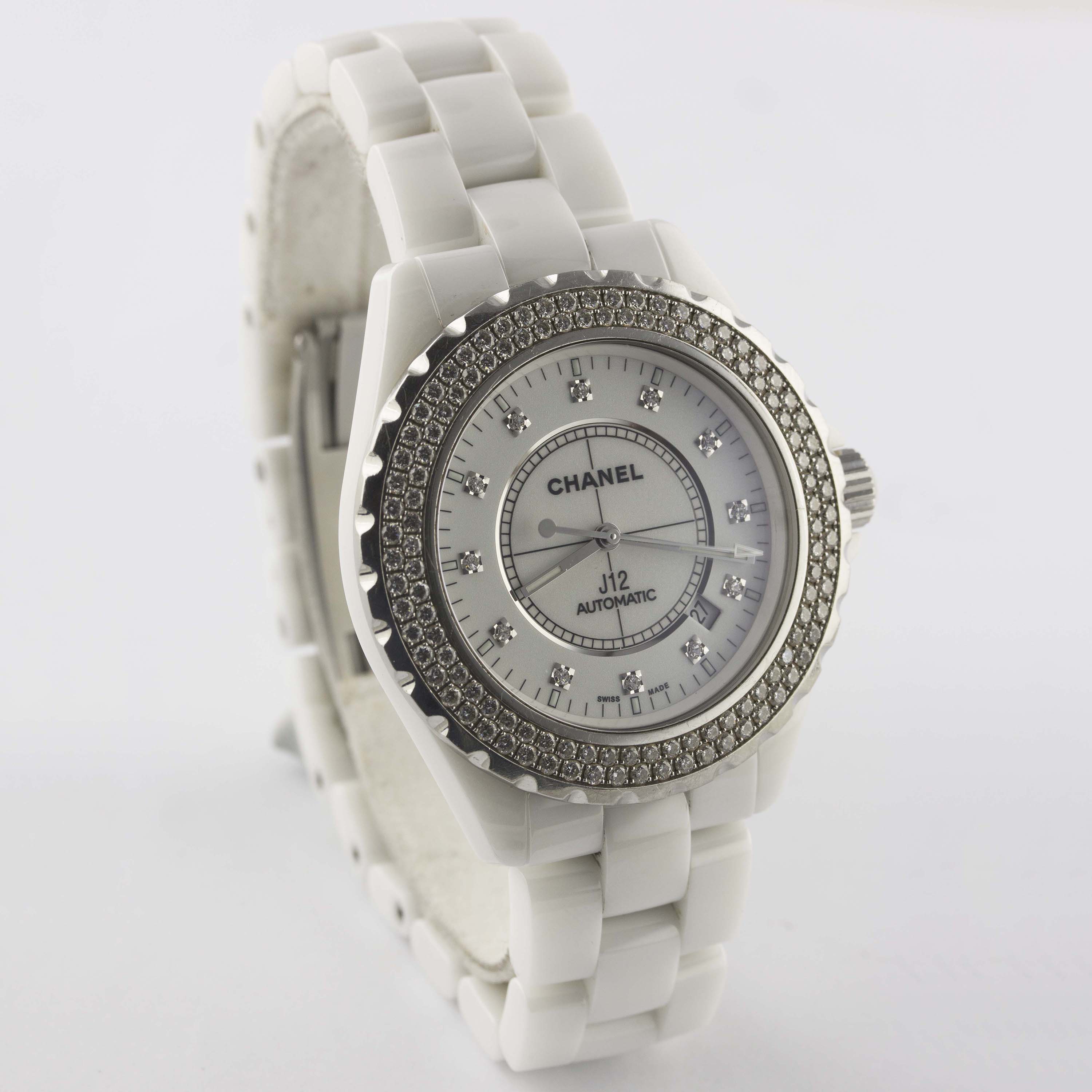 A FULL SIZE WHITE CERAMIC & DIAMOND CHANEL J12 AUTOMATIC BRACELET WATCH CIRCA 2015, REF. H2013 - Image 5 of 9