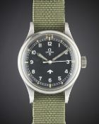 A GENTLEMAN'S STAINLESS STEEL BRITISH MILITARY OMEGA RAF PILOTS WRIST WATCH DATED 1953, REF. 2777-