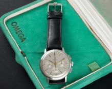 A RARE GENTLEMAN'S OMEGA CHRONOGRAPH WRIST WATCH CIRCA 1964, REF. 101.010-63 WITH BRUSHED SILVER