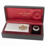 A RARE PATEK PHILIPPE MOVEMENT SAMPLE DISPLAY CASE & EYE GLASS CIRCA 1960s, IN ORIGINAL FITTED BOX