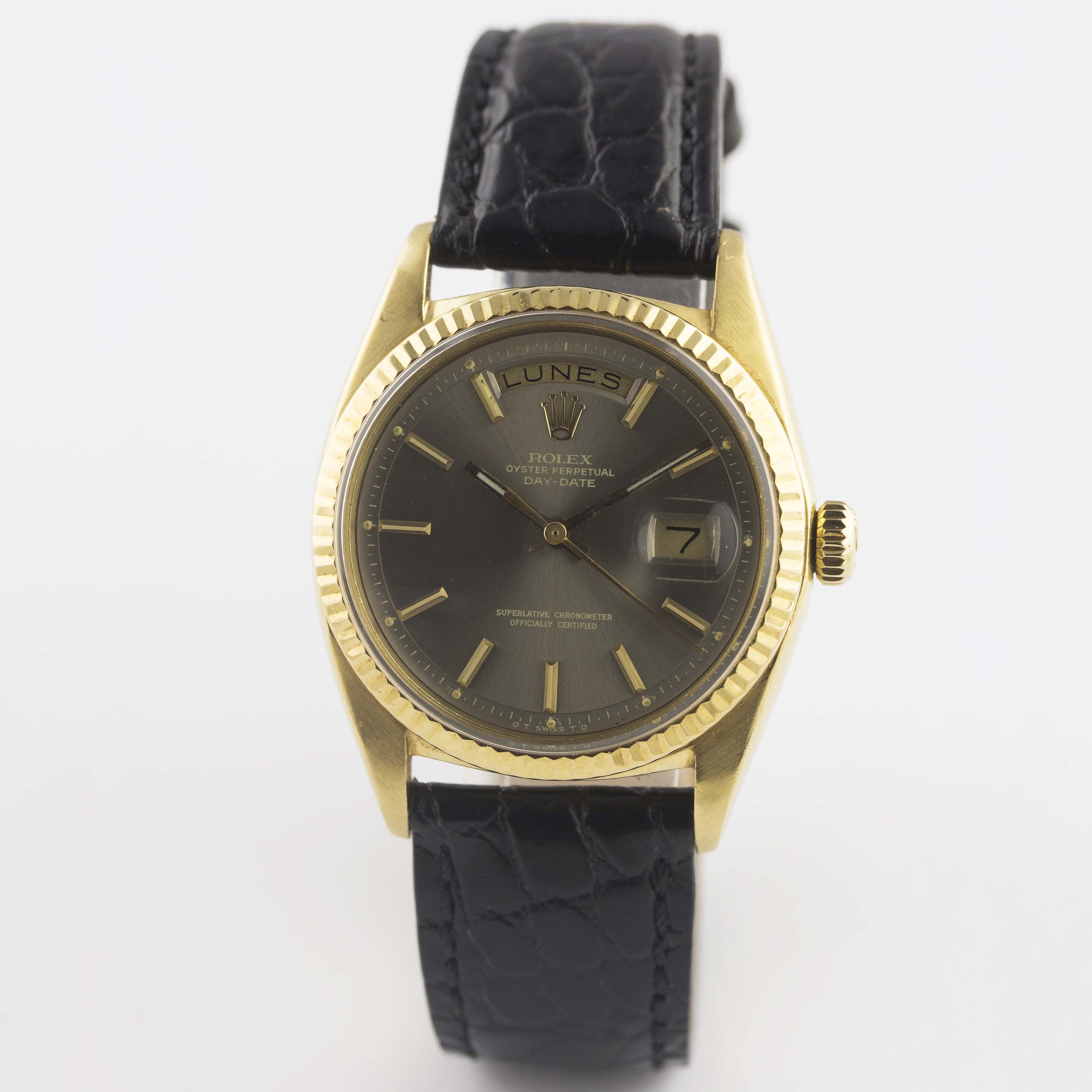 A RARE GENTLEMAN'S 18K SOLID GOLD ROLEX OYSTER PERPETUAL DAY DATE WRIST WATCH CIRCA 1972, REF. - Image 2 of 11