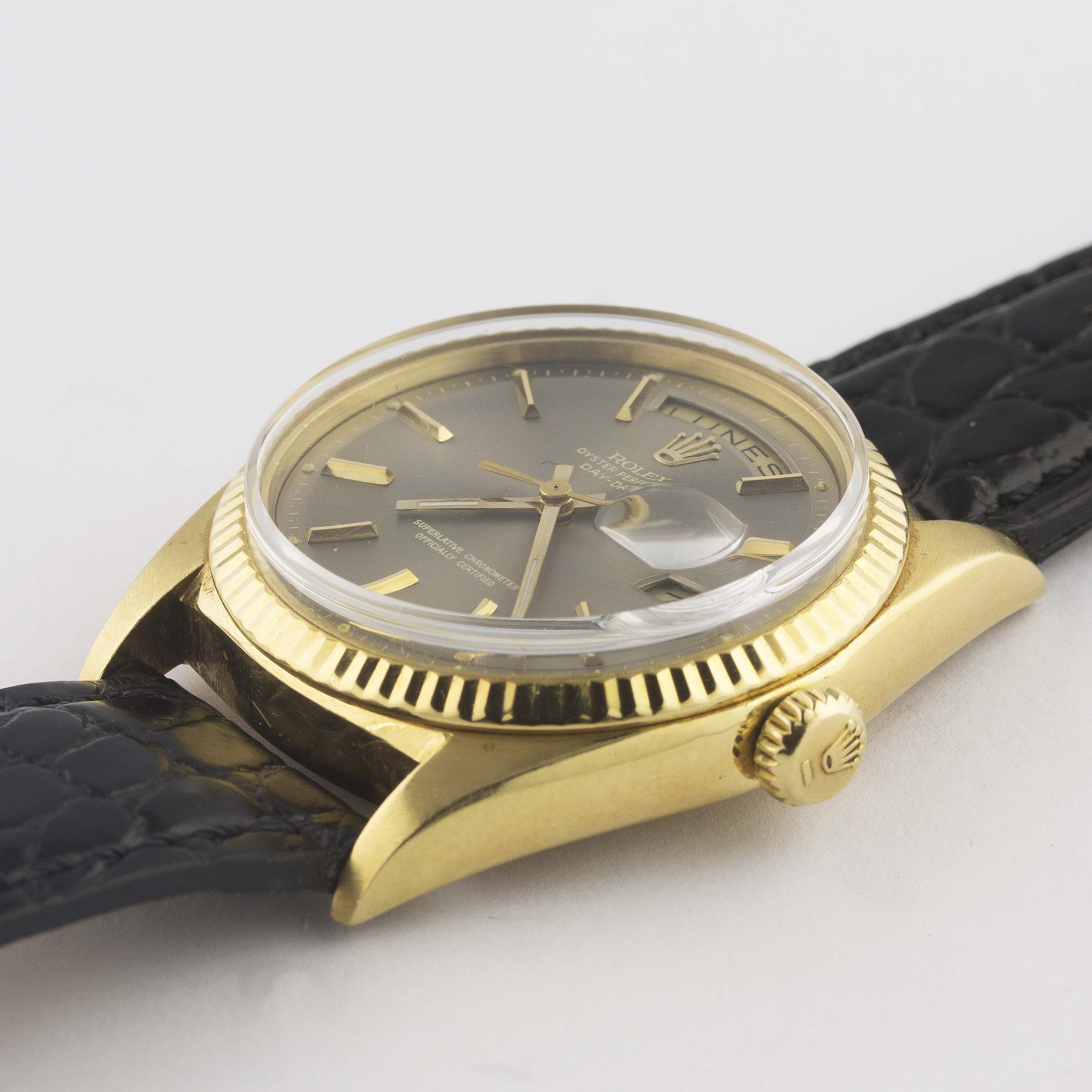 A RARE GENTLEMAN'S 18K SOLID GOLD ROLEX OYSTER PERPETUAL DAY DATE WRIST WATCH CIRCA 1972, REF. - Image 3 of 11