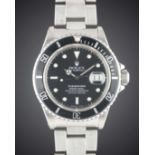 A GENTLEMAN'S STAINLESS STEEL ROLEX OYSTER PERPETUAL DATE SUBMARINER BRACELET WATCH CIRCA 1986, REF.