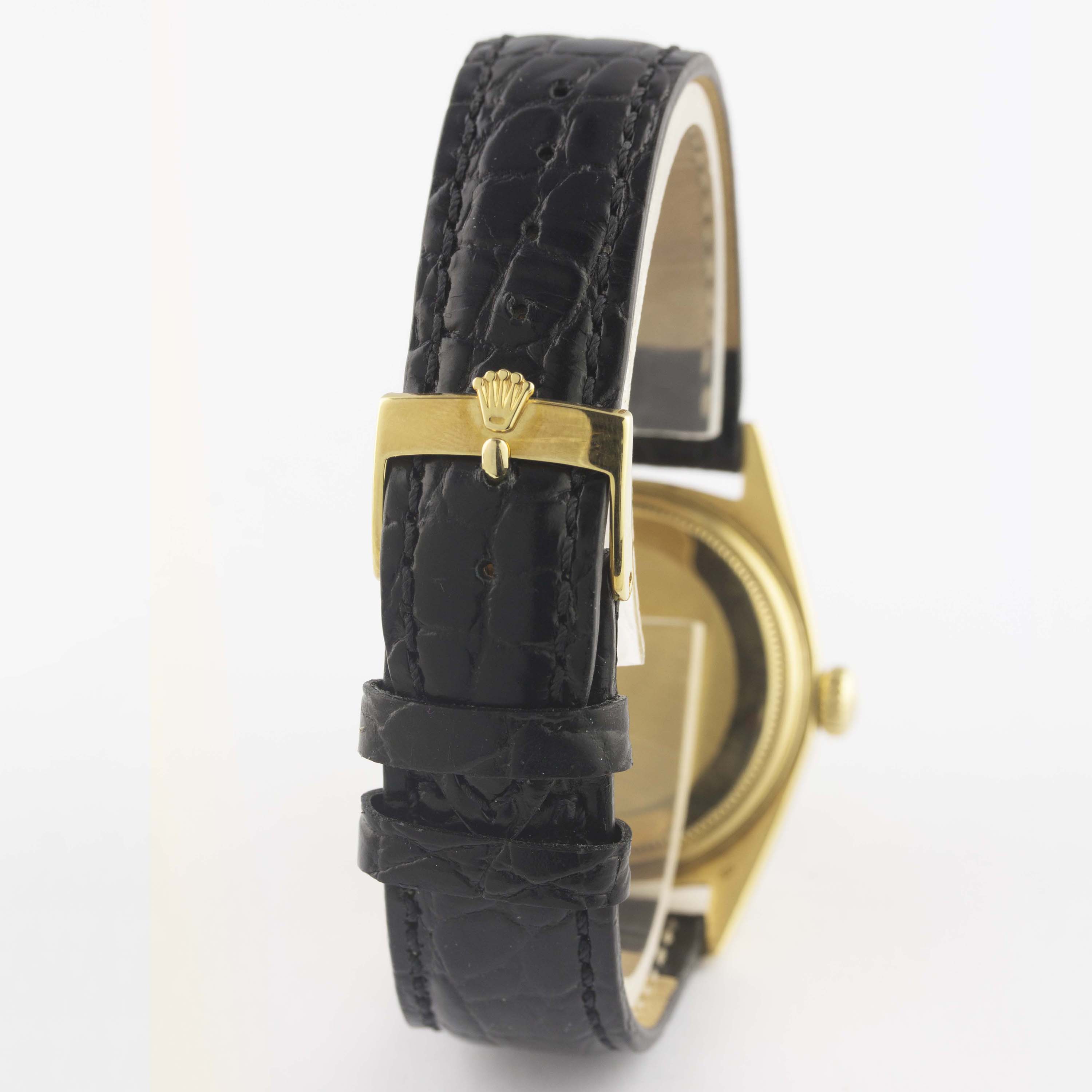 A RARE GENTLEMAN'S 18K SOLID GOLD ROLEX OYSTER PERPETUAL DAY DATE WRIST WATCH CIRCA 1972, REF. - Image 6 of 11