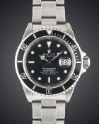 A GENTLEMAN'S STAINLESS STEEL ROLEX OYSTER PERPETUAL DATE SUBMARINER BRACELET WATCH DATED 1995, REF.