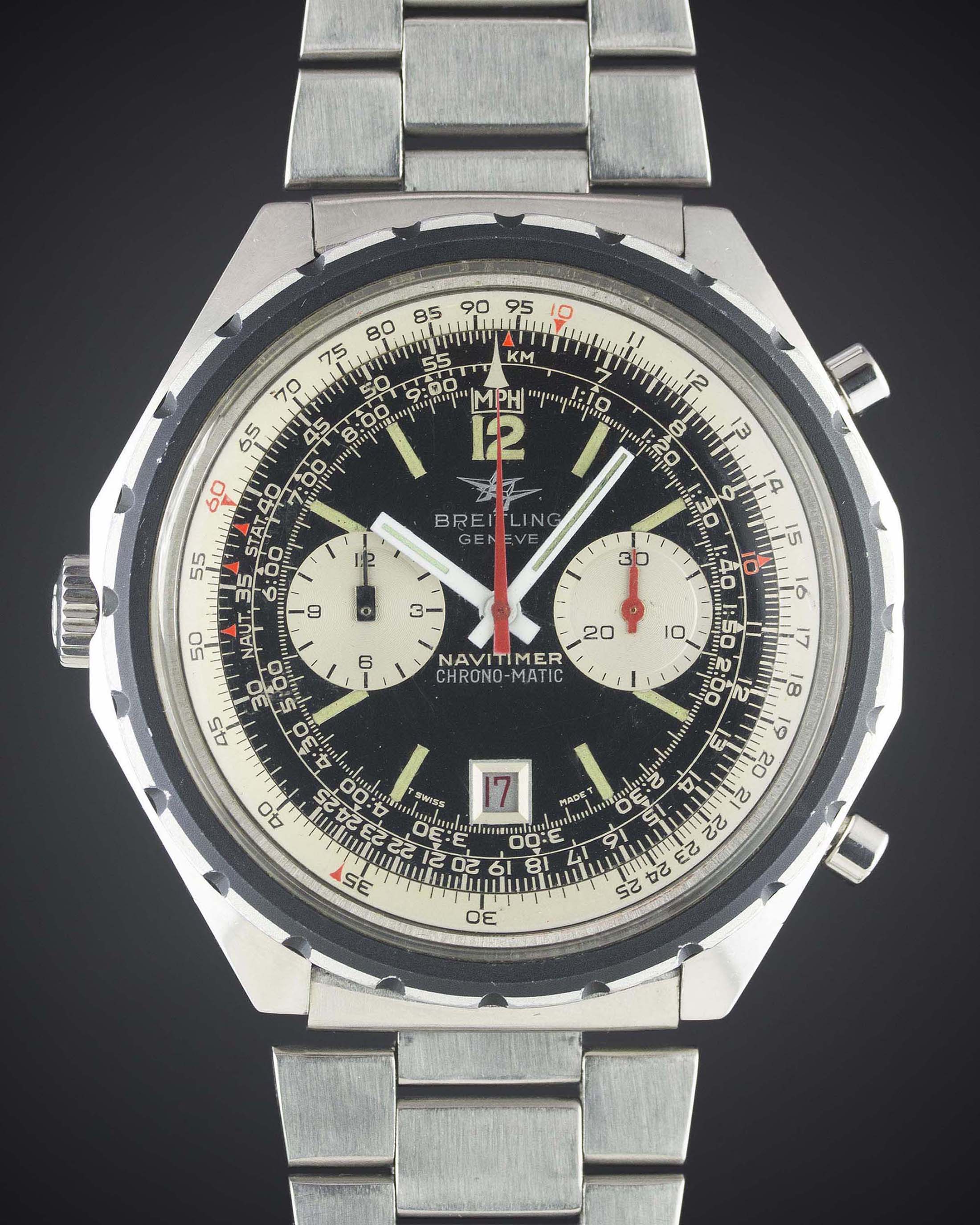 A GENTLEMAN'S STAINLESS STEEL BREITLING NAVITIMER CHRONO-MATIC CHRONOGRAPH BRACELET WATCH CIRCA