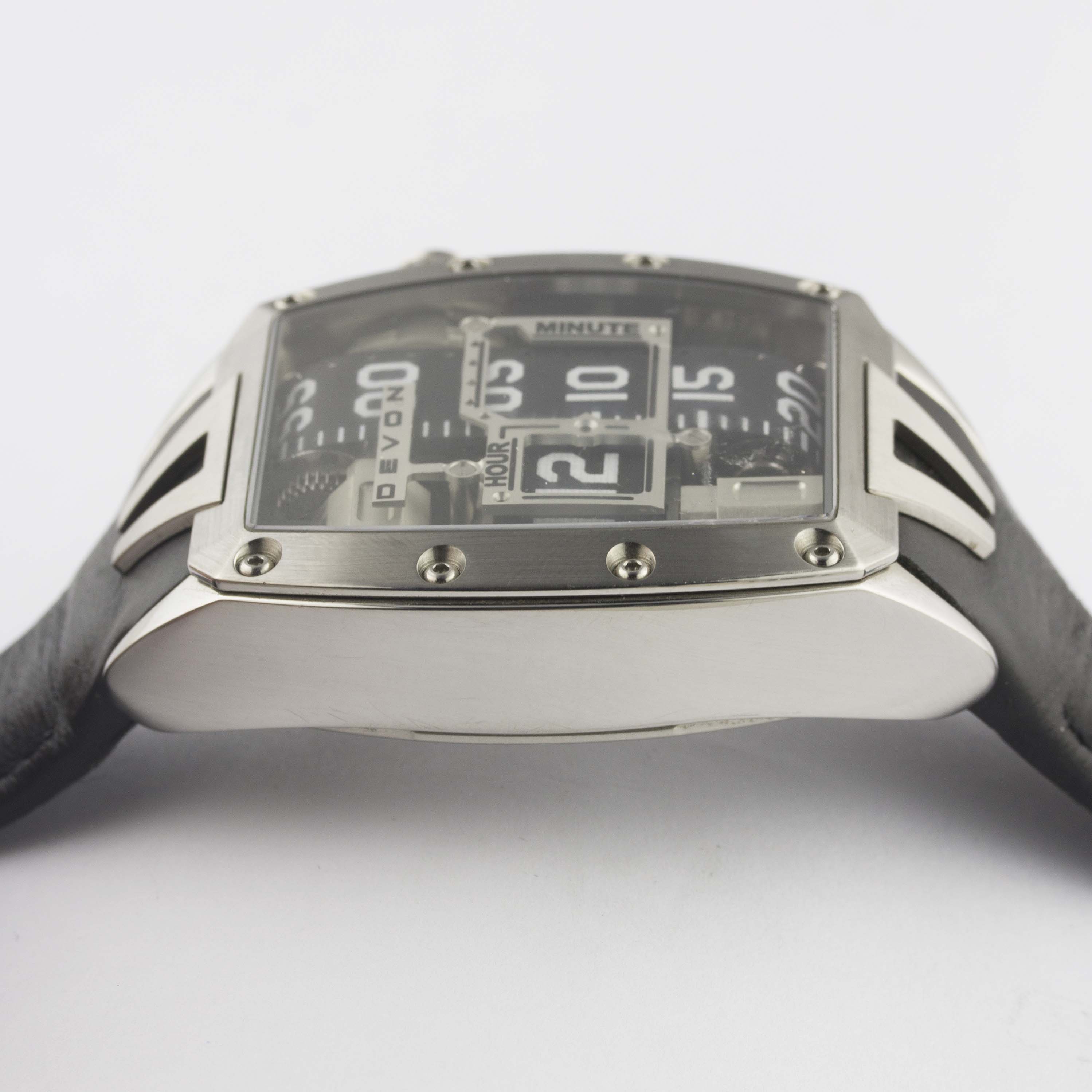 A GENTLEMAN'S STAINLESS STEEL DEVON TREAD 2 TIME BELT SHINING WRIST WATCH DATED 2014, WITH - Image 7 of 8