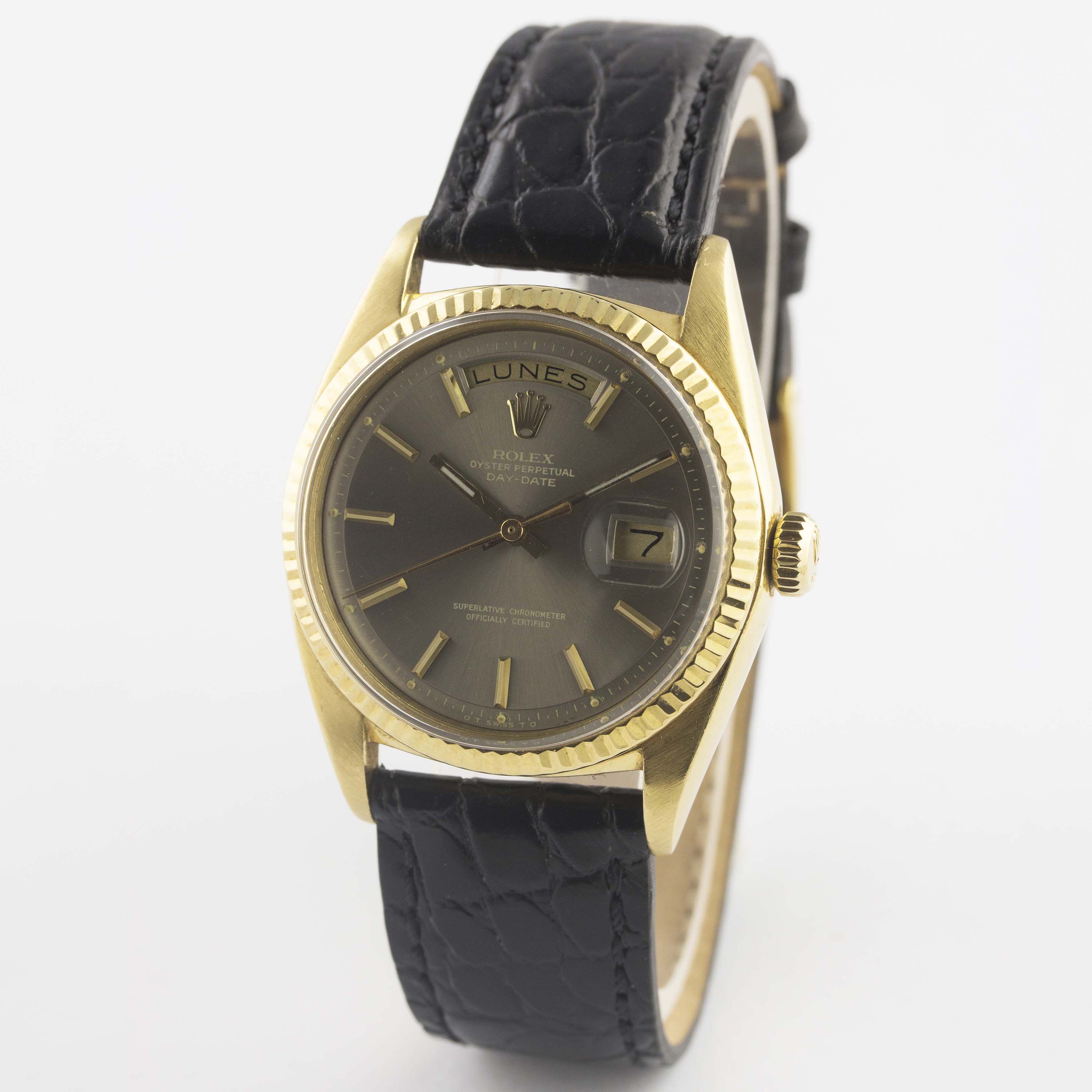 A RARE GENTLEMAN'S 18K SOLID GOLD ROLEX OYSTER PERPETUAL DAY DATE WRIST WATCH CIRCA 1972, REF. - Image 4 of 11