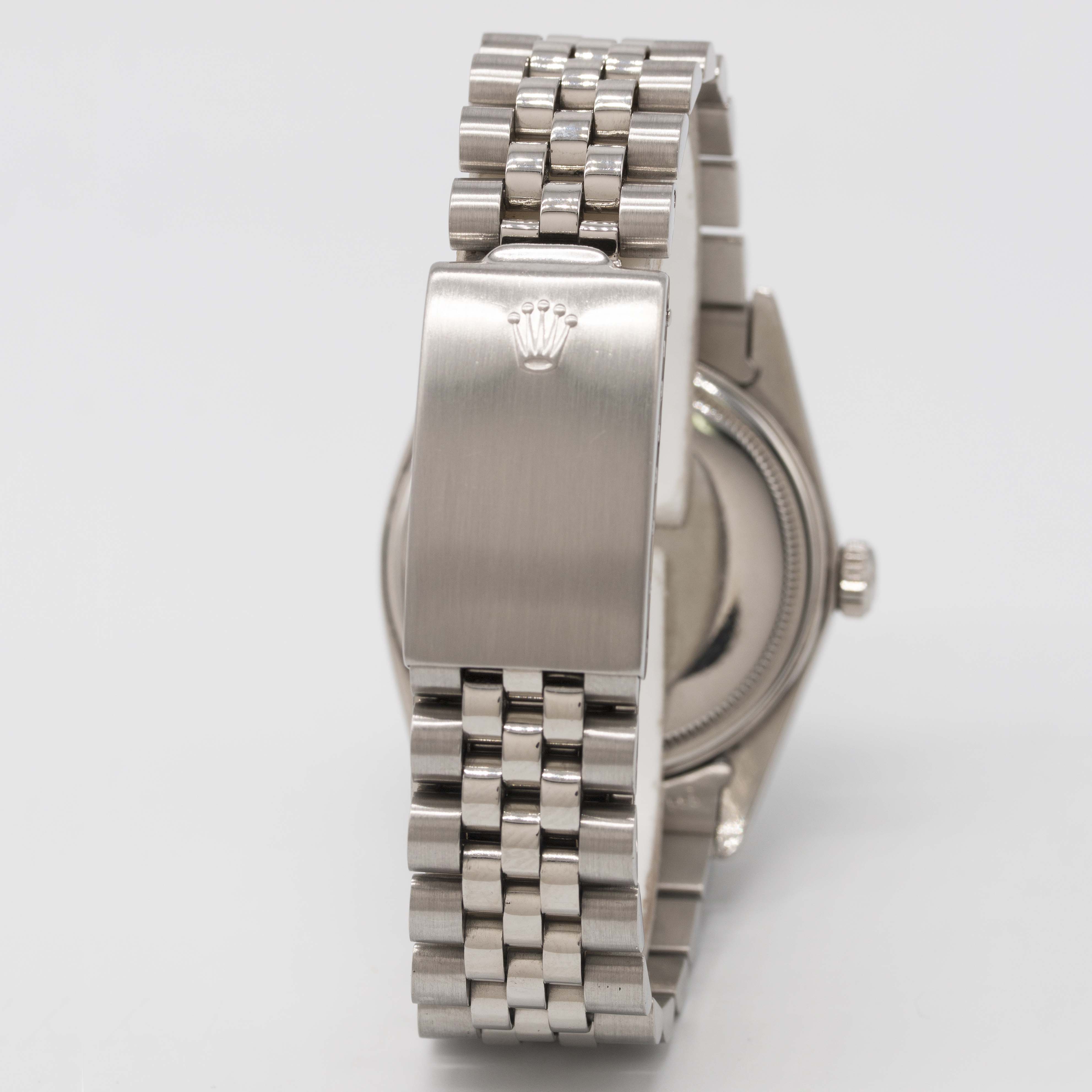 A GENTLEMAN'S STEEL & WHITE GOLD ROLEX OYSTER PERPETUAL DATEJUST BRACELET WATCH CIRCA 1984, REF. - Image 6 of 11