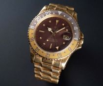 A FINE & RARE GENTLEMAN'S 18K SOLID YELLOW GOLD ROLEX OYSTER PERPETUAL GMT MASTER BRACELET WATCH