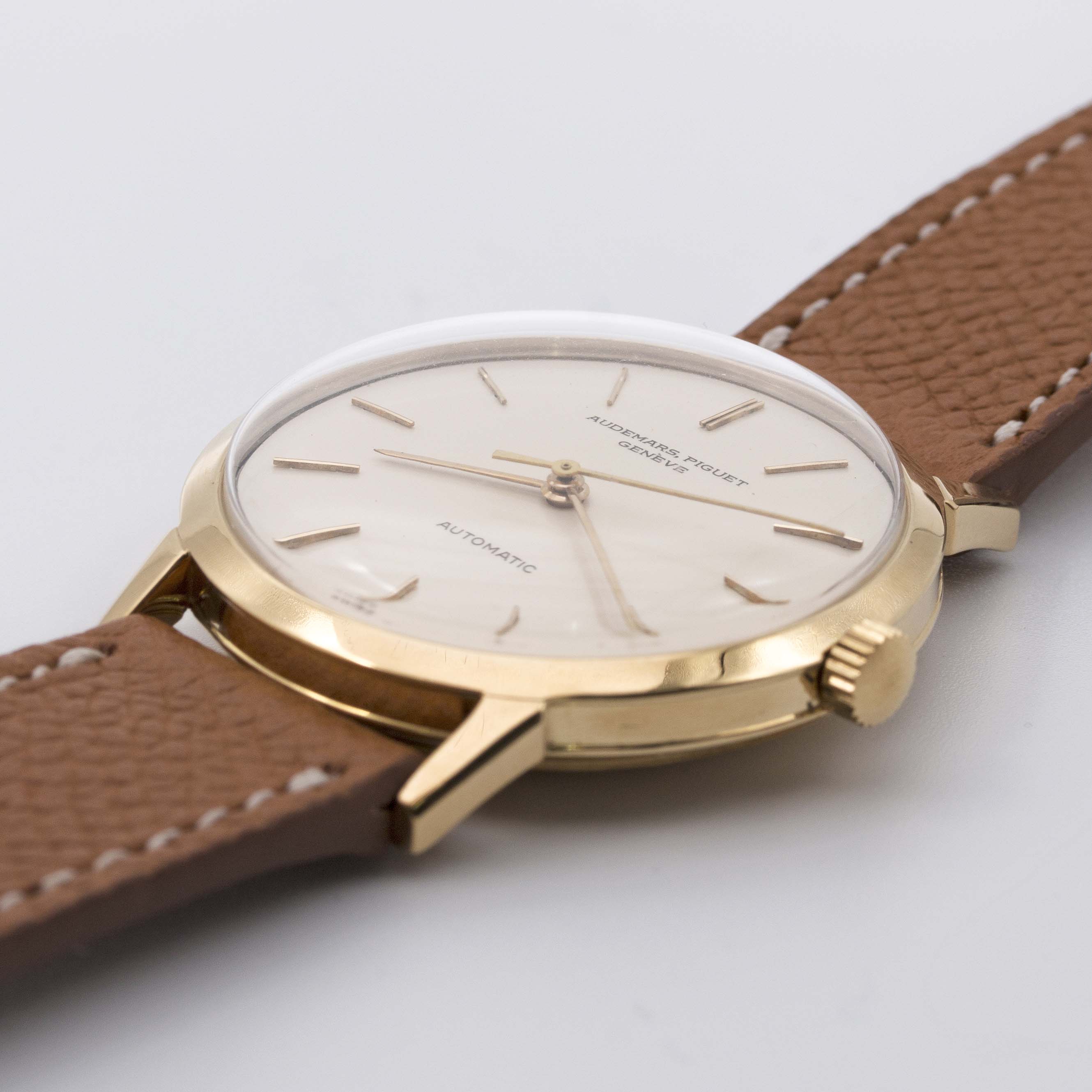 A GENTLEMAN'S 18K SOLID GOLD AUDEMARS PIGUET AUTOMATIC WRIST WATCH CIRCA 1960s Movement: 29J, - Image 3 of 10