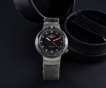 A RARE GENTLEMAN'S TITANIUM GERMAN MILITARY IWC PORSCHE DESIGN OCEAN 2000 BUND ATTACK DIVERS WRIST