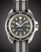 A GENTLEMAN'S STAINLESS STEEL BRITISH MILITARY ISSUED CWC QUARTZ ROYAL NAVY DIVERS WRIST WATCH DATED