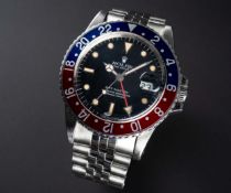 A GENTLEMAN'S STAINLESS STEEL ROLEX OYSTER PERPETUAL GMT MASTER BRACELET WATCH CIRCA 1984, REF.