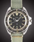 A GENTLEMAN'S STAINLESS STEEL BRITISH MILITARY ROYAL NAVY ISSUED CWC AUTOMATIC DIVERS WRIST WATCH