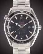 A GENTLEMAN'S STAINLESS STEEL OMEGA SEAMASTER PROFESSIONAL PLANET OCEAN CO AXIAL CHRONOMETER