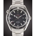 A GENTLEMAN'S STAINLESS STEEL OMEGA SEAMASTER PROFESSIONAL PLANET OCEAN CO AXIAL CHRONOMETER