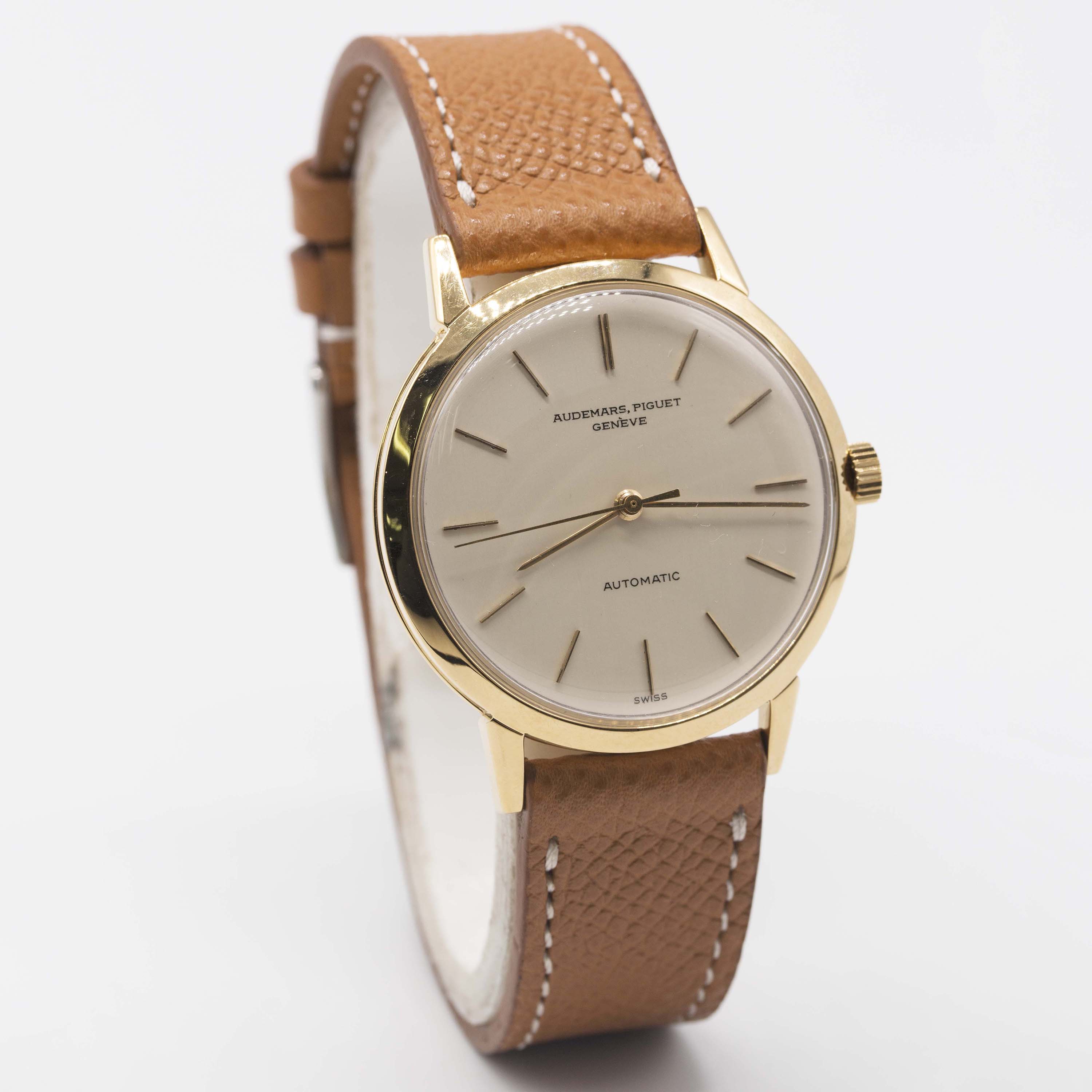 A GENTLEMAN'S 18K SOLID GOLD AUDEMARS PIGUET AUTOMATIC WRIST WATCH CIRCA 1960s Movement: 29J, - Image 5 of 10