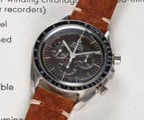 A RARE GENTLEMAN'S STAINLESS STEEL OMEGA SPEEDMASTER PROFESSIONAL CHRONOGRAPH WRIST WATCH CIRCA