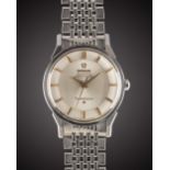 A GENTLEMAN'S STAINLESS STEEL OMEGA CONSTELLATION AUTOMATIC CHRONOMETER BRACELET WATCH CIRCA 1963,