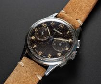 A GENTLEMAN'S STAINLESS STEEL EXCELSIOR PARK CHRONOGRAPH WRIST WATCH CIRCA 1950s, WITH GLOSS