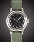 A GENTLEMAN'S STAINLESS STEEL BRITISH MILITARY OMEGA RAF PILOTS WRIST WATCH DATED 1956, WITH BLACK