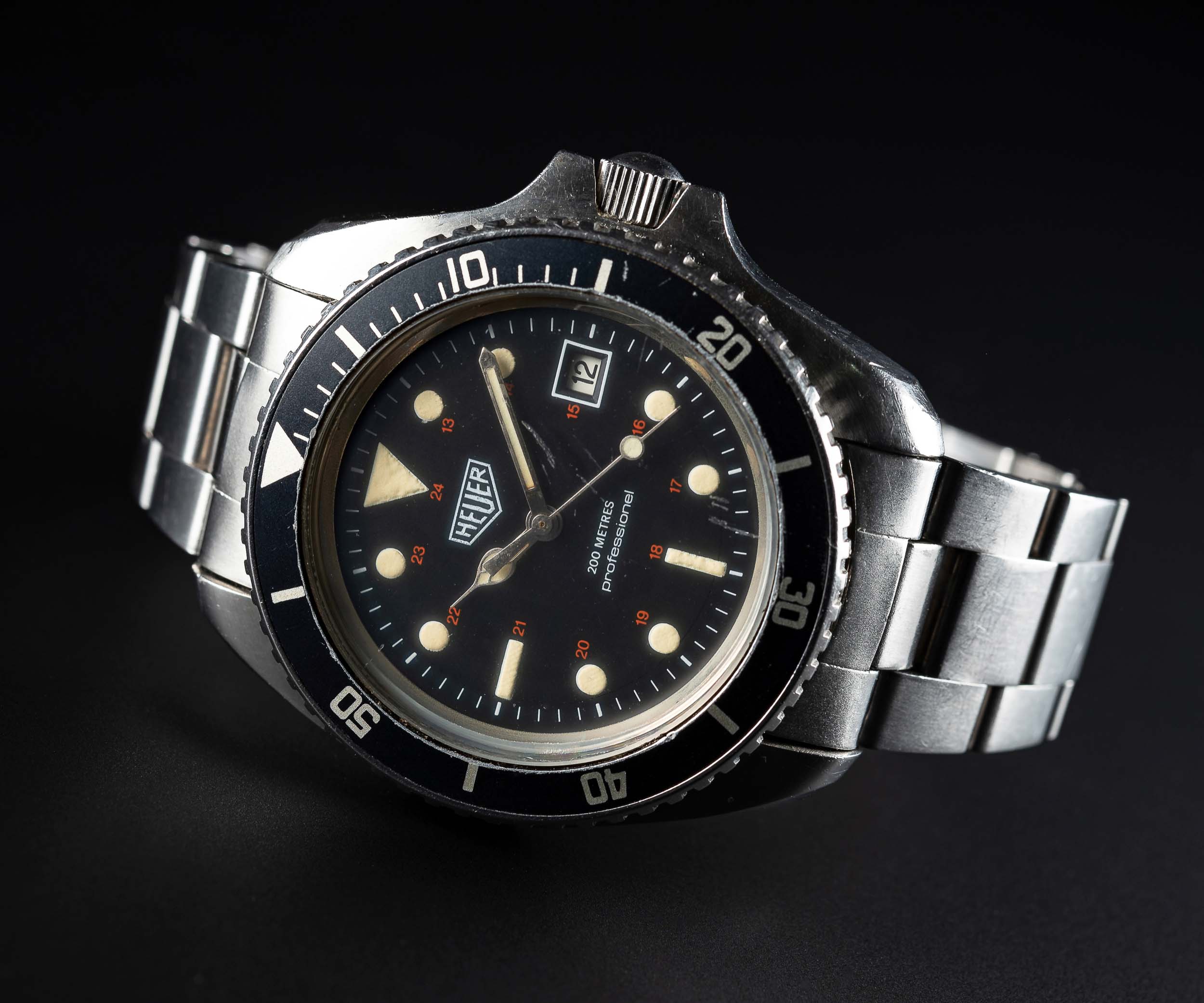 A RARE GENTLEMAN'S STAINLESS STEEL HEUER 200 METRES PROFESSIONEL AUTOMATIC DIVERS BRACELET WATCH