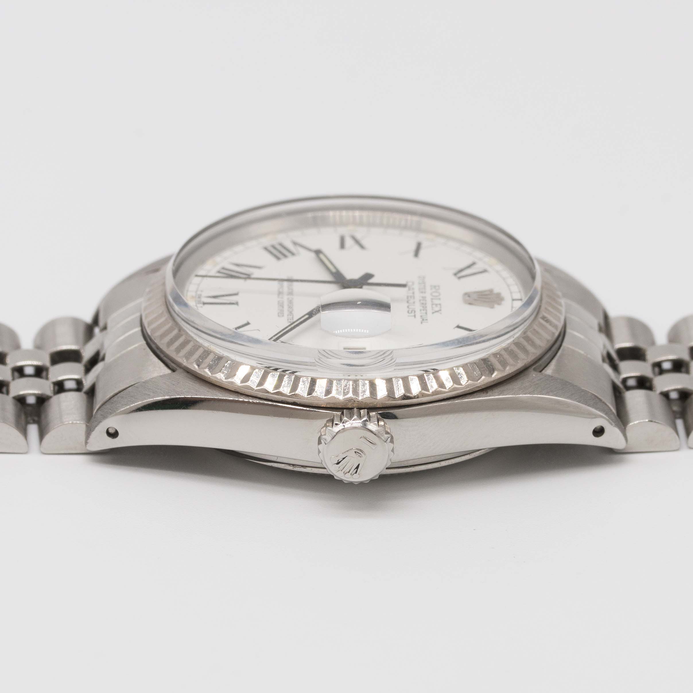 A GENTLEMAN'S STEEL & WHITE GOLD ROLEX OYSTER PERPETUAL DATEJUST BRACELET WATCH CIRCA 1984, REF. - Image 10 of 11