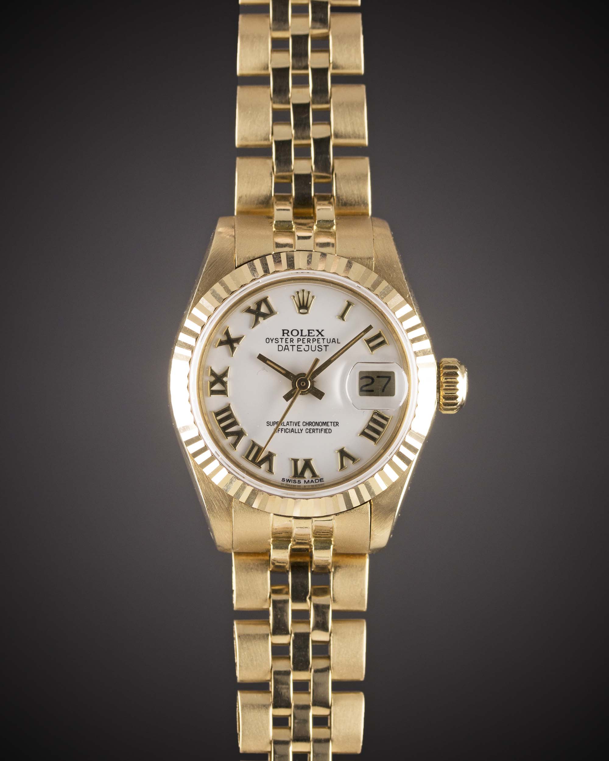 A LADIES 18K SOLID GOLD ROLEX OYSTER PERPETUAL DATEJUST BRACELET WATCH CIRCA 1978, REF. 6917 WITH