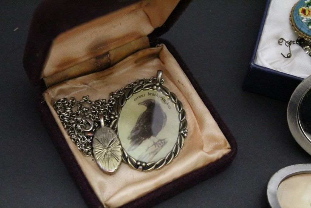 Collection of vintage costume jewellery to include Micro Mosaic brooches - Image 3 of 5