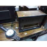Mixed collectables to include clocks, display shelves, radio, barometer etc