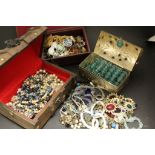 Collection of costume jewellery & jewellery boxes