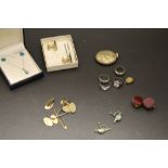 Collection of vintage jewellery to include Silver rings and a necklace & earring set