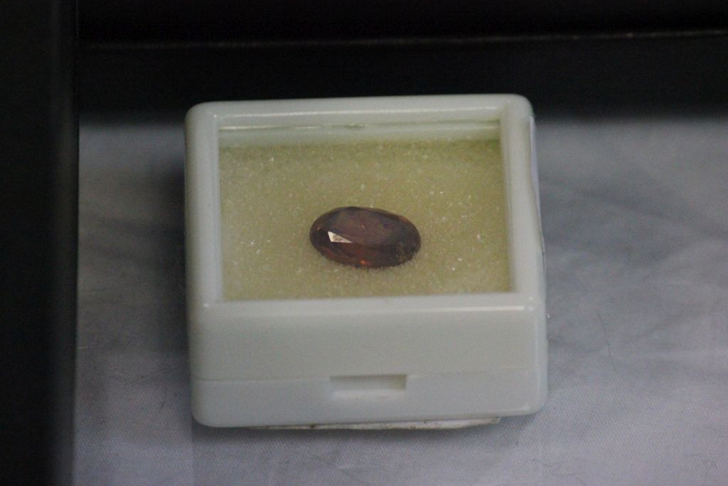 Small collection of Gem Collector cut & polished stones in cases - Image 3 of 5