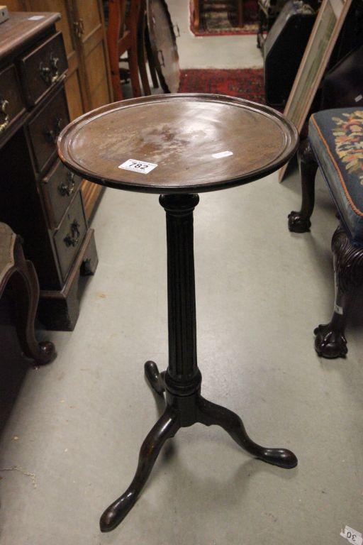 Georgian Mahogany Wine Table, the circular top raised on a reeded column and three splay legs with