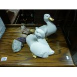 Collection of vintage glass & ceramics to include ducks, vases, dinnerware etc