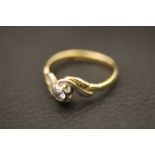 Fully hallmarked 18ct gold and platinum diamond solitaire ring