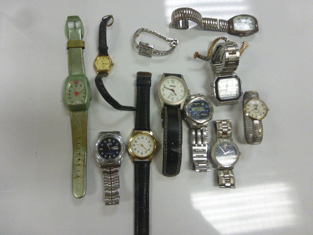 Tub of Mixed Gents and Ladies Wrist Watches