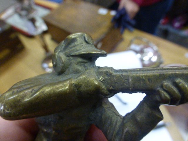 A brass car mascot of a shotgun shooter clay pigeon - Image 3 of 3