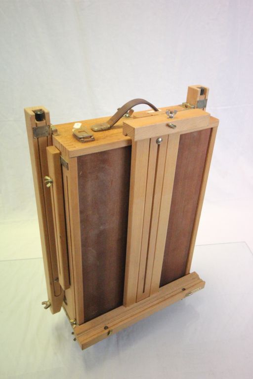 Portable wooden Artists box with built in Easel