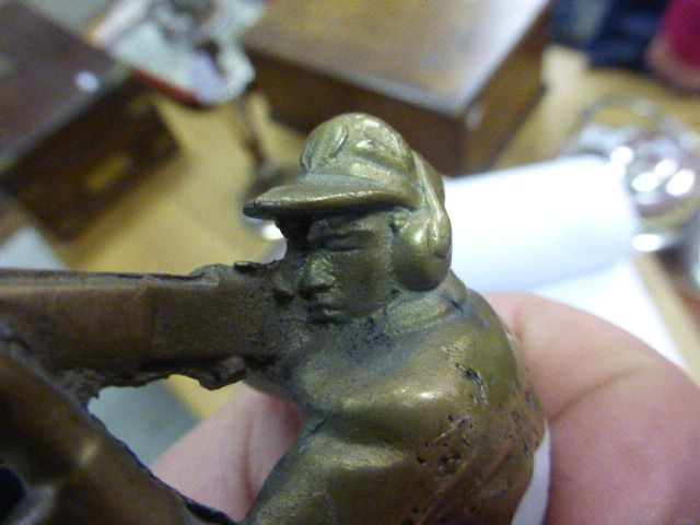 A brass car mascot of a shotgun shooter clay pigeon - Image 2 of 3