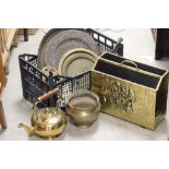 Box of vintage metalware to include a brass kettle, trivet & trays
