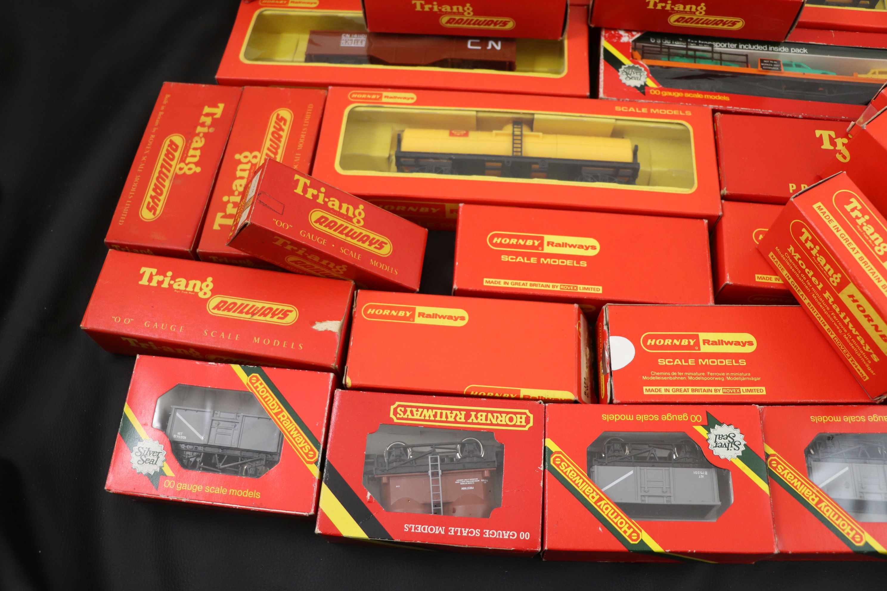 42 Boxed Hornby & Triang OO gauge items of rolling stock to include trucks, wagons and trucks - Image 2 of 5